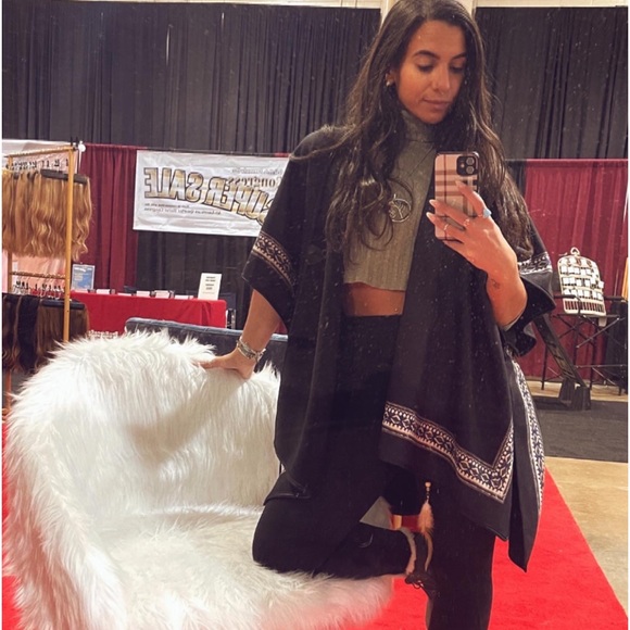 Meet your Posher, Abigail - Picture 2 of 2